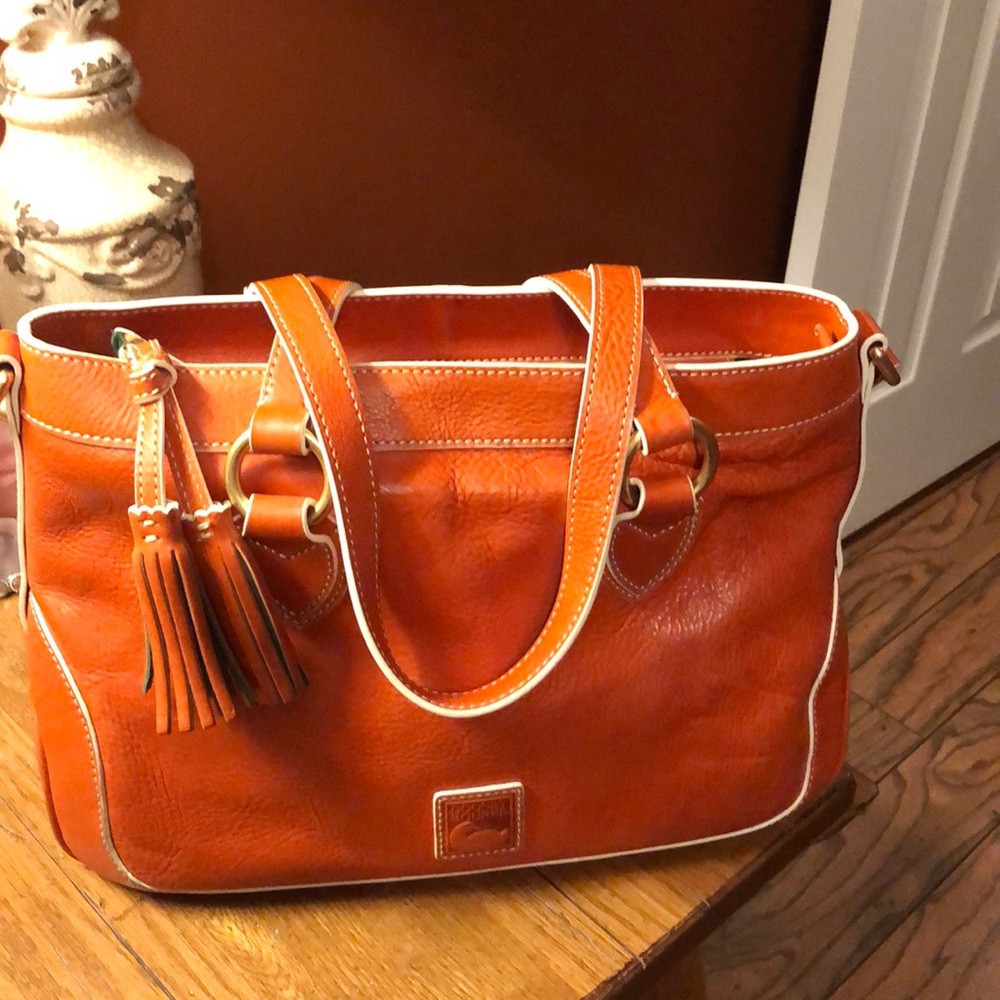 🌼Dooney Florentine Shopper Beautiful Orange!!